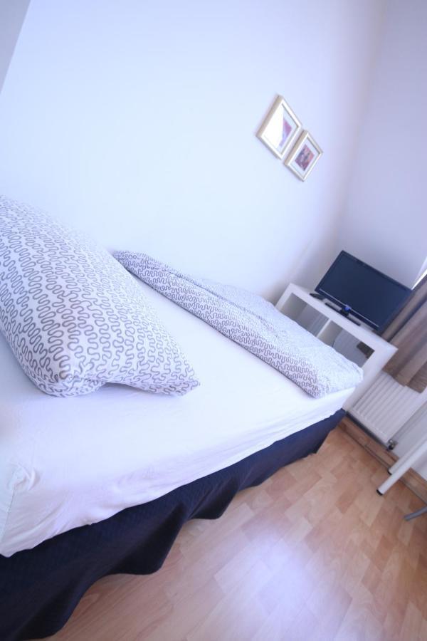Moderne Studio Apartments Und 4 Zimmer Wohnungen In Oberhausen, Ideal Fuer Geschaeftsreisende Und Monteure Esterno foto