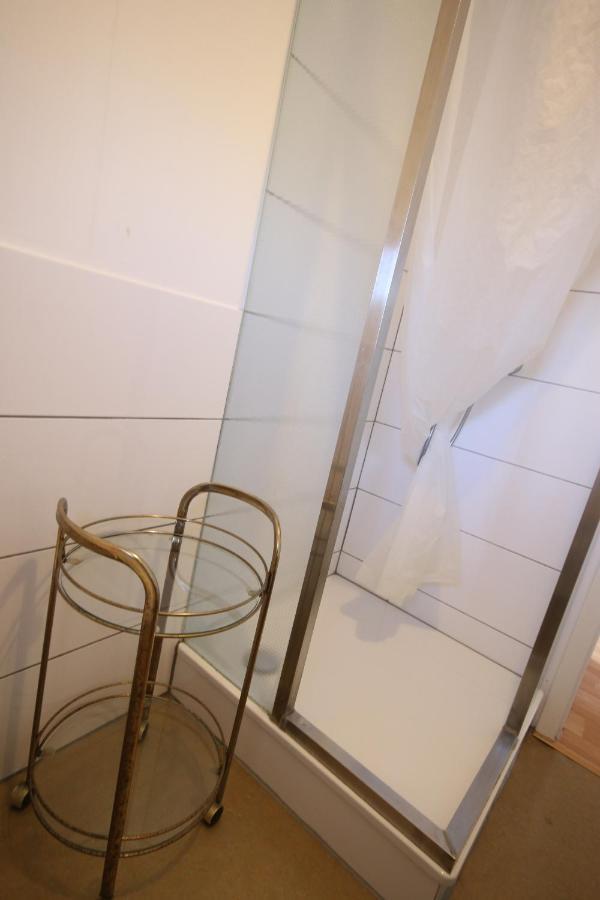 Moderne Studio Apartments Und 4 Zimmer Wohnungen In Oberhausen, Ideal Fuer Geschaeftsreisende Und Monteure Esterno foto