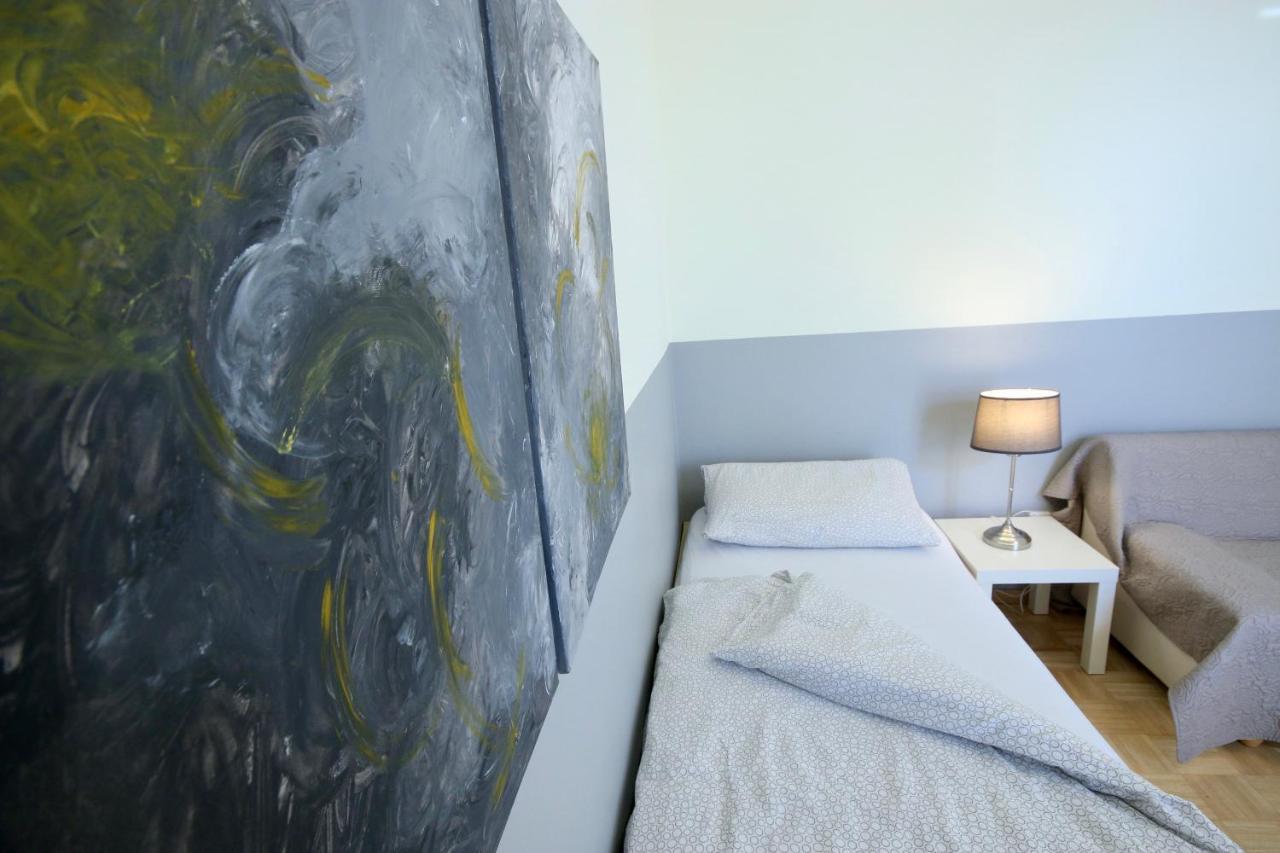 Moderne Studio Apartments Und 4 Zimmer Wohnungen In Oberhausen, Ideal Fuer Geschaeftsreisende Und Monteure Esterno foto