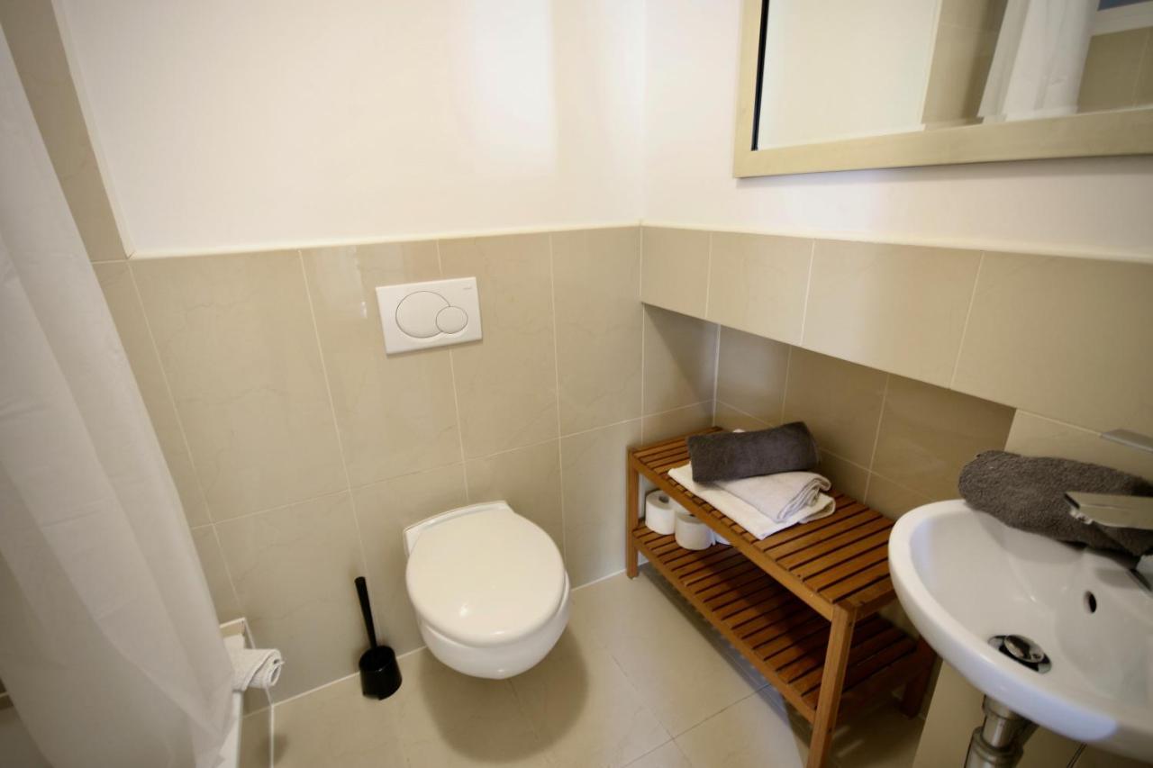 Moderne Studio Apartments Und 4 Zimmer Wohnungen In Oberhausen, Ideal Fuer Geschaeftsreisende Und Monteure Esterno foto