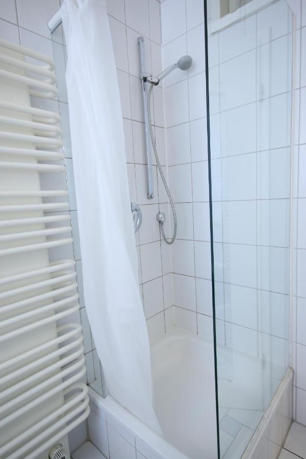 Moderne Studio Apartments Und 4 Zimmer Wohnungen In Oberhausen, Ideal Fuer Geschaeftsreisende Und Monteure Esterno foto