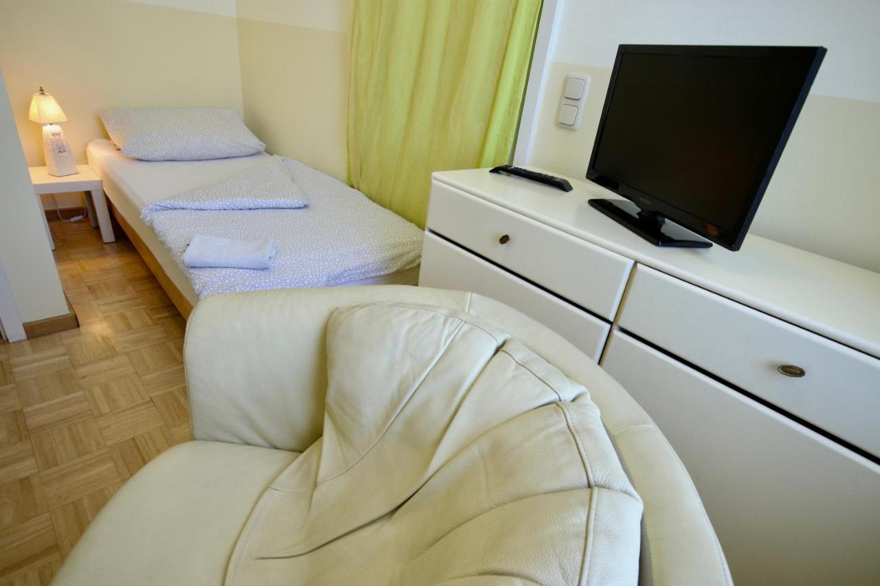 Moderne Studio Apartments Und 4 Zimmer Wohnungen In Oberhausen, Ideal Fuer Geschaeftsreisende Und Monteure Esterno foto